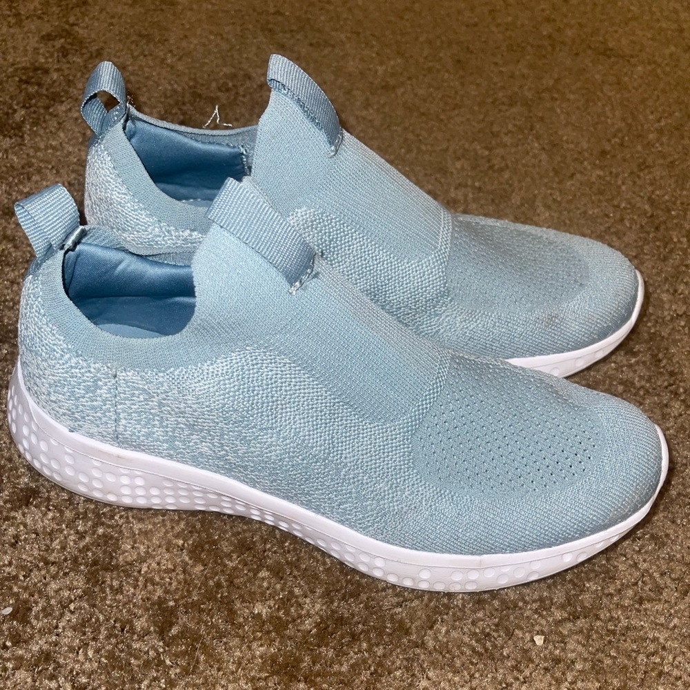 Slip on running shoes